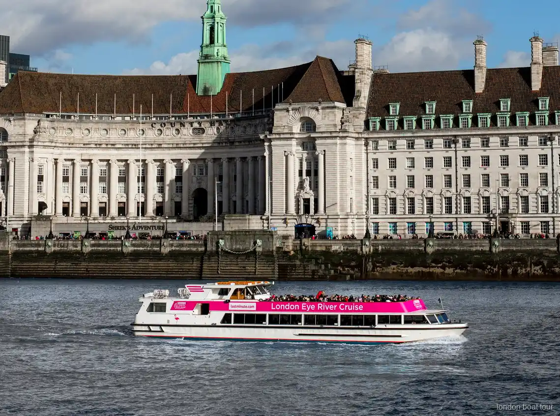 London Eye nehir turu kombinasyonunda Londra yapılarını gösteren rehber