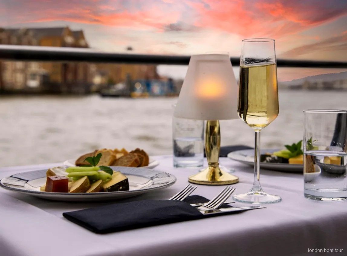Live singer performing on a Thames dinner cruise boat in London